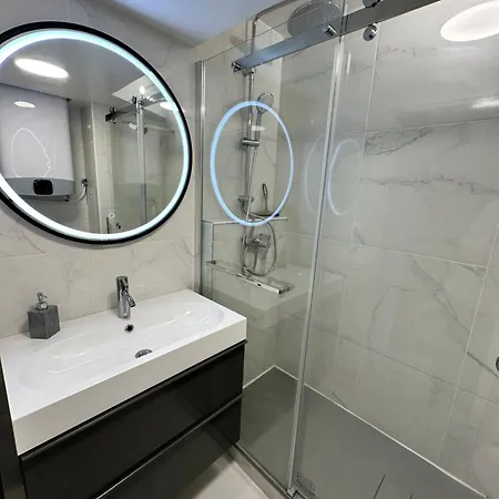 T2 Duplex Climatise Et Renove Avec Terrasses - Port * Йер